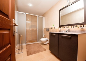 شقة فسيحة 5 + 1 مع إطلالات بانورامية وعلى بعد مسافة قصيرة سيرا على الأقدام من البحر في منطقة توسمور