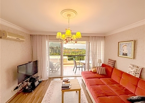 شقة فسيحة 5 + 1 مع إطلالات بانورامية وعلى بعد مسافة قصيرة سيرا على الأقدام من البحر في منطقة توسمور