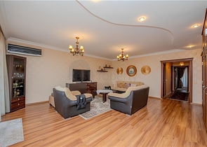 شقة فسيحة 5 + 1 مع إطلالات بانورامية وعلى بعد مسافة قصيرة سيرا على الأقدام من البحر في منطقة توسمور