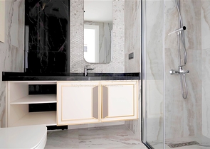 شقة حديثة 1 + 1 في مجمع جديد مطل على البحر في وسط ألانيا