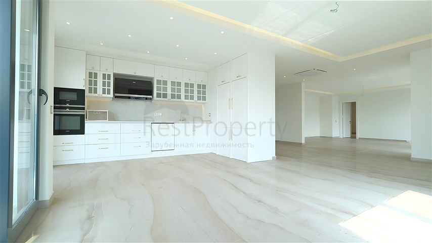 شقة فسيحة 5 + 1 مطلة على البحر في وسط ألانيا