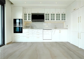 شقة فسيحة 5 + 1 مطلة على البحر في وسط ألانيا