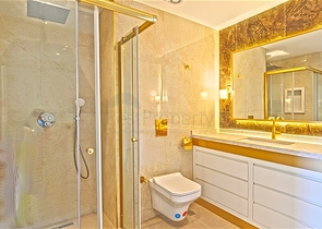 شقة فسيحة 5 + 1 مطلة على البحر في وسط ألانيا