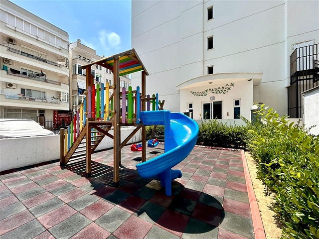 شقة حديثة مطلة على البحر في قلب محمودلار