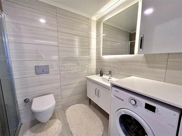 شقة حديثة مطلة على البحر في قلب محمودلار