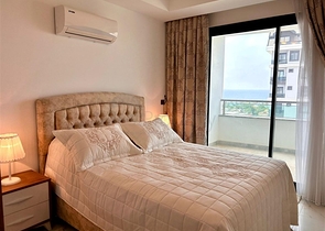 شقة حديثة مطلة على البحر في قلب محمودلار