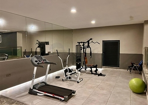 شقة حديثة مطلة على البحر في قلب محمودلار