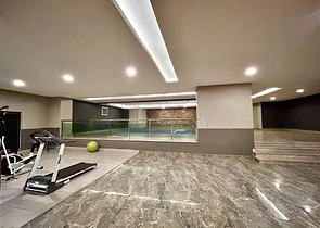 شقة حديثة مطلة على البحر في قلب محمودلار