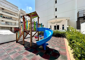 شقة حديثة مطلة على البحر في قلب محمودلار