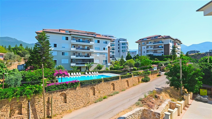 شقة فسيحة مفروشة 2 + 1 في مجمع سكني جيد الصيانة مع بنية تحتية غنية