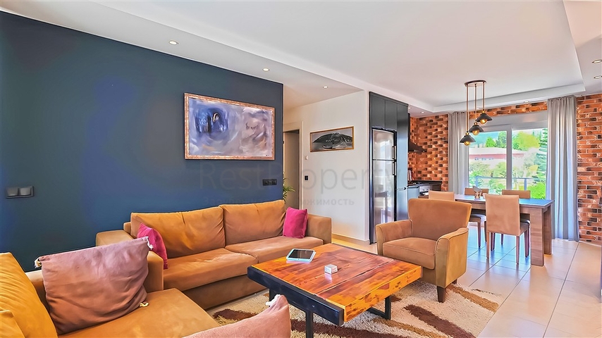 شقة فسيحة مفروشة 2 + 1 في مجمع سكني جيد الصيانة مع بنية تحتية غنية