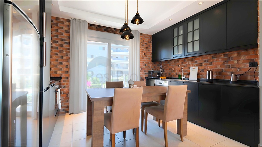 شقة فسيحة مفروشة 2 + 1 في مجمع سكني جيد الصيانة مع بنية تحتية غنية