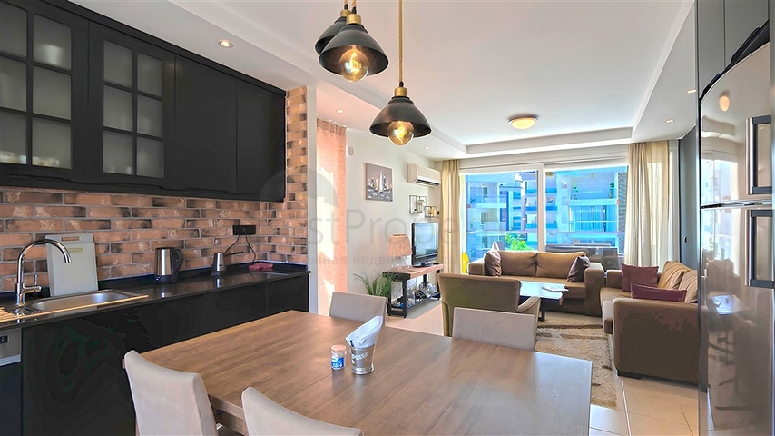 شقة فسيحة مفروشة 2 + 1 في مجمع سكني جيد الصيانة مع بنية تحتية غنية