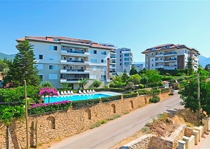 شقة فسيحة مفروشة 2 + 1 في مجمع سكني جيد الصيانة مع بنية تحتية غنية