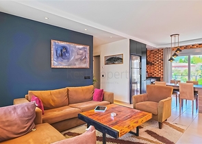 شقة فسيحة مفروشة 2 + 1 في مجمع سكني جيد الصيانة مع بنية تحتية غنية