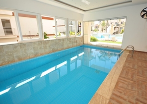 شقة فسيحة مفروشة 2 + 1 في مجمع سكني جيد الصيانة مع بنية تحتية غنية