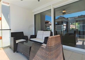 شقة فسيحة مفروشة 2 + 1 في مجمع سكني جيد الصيانة مع بنية تحتية غنية