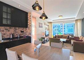 شقة فسيحة مفروشة 2 + 1 في مجمع سكني جيد الصيانة مع بنية تحتية غنية