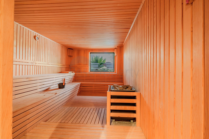 شقة حديثة مع حديقة على البحر في منطقة خلابة