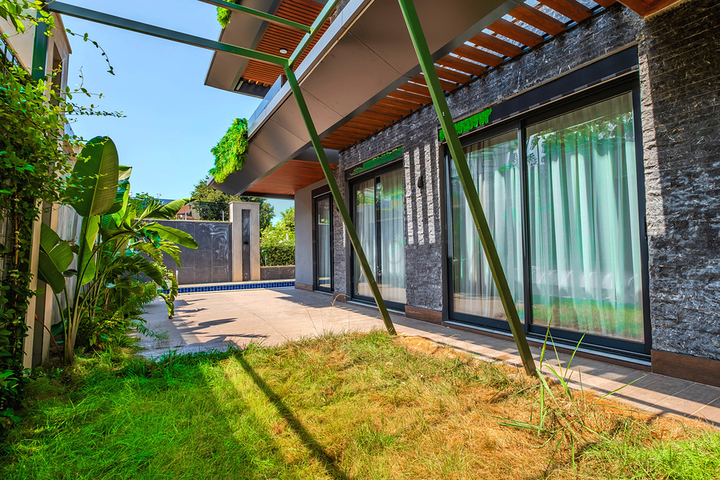 شقة حديثة مع حديقة على البحر في منطقة خلابة