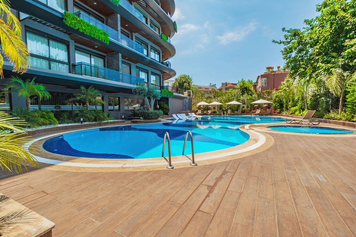 شقة حديثة مع حديقة على البحر في منطقة خلابة