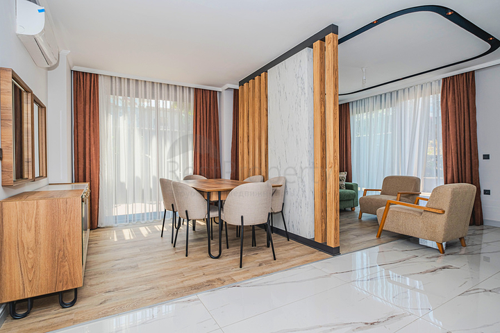 شقة حديثة مع حديقة على البحر في منطقة خلابة