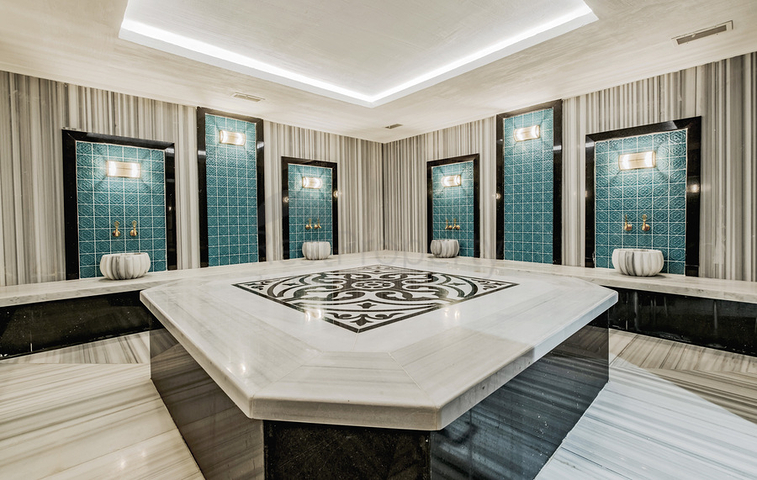 شقة حديثة مع حديقة على البحر في منطقة خلابة