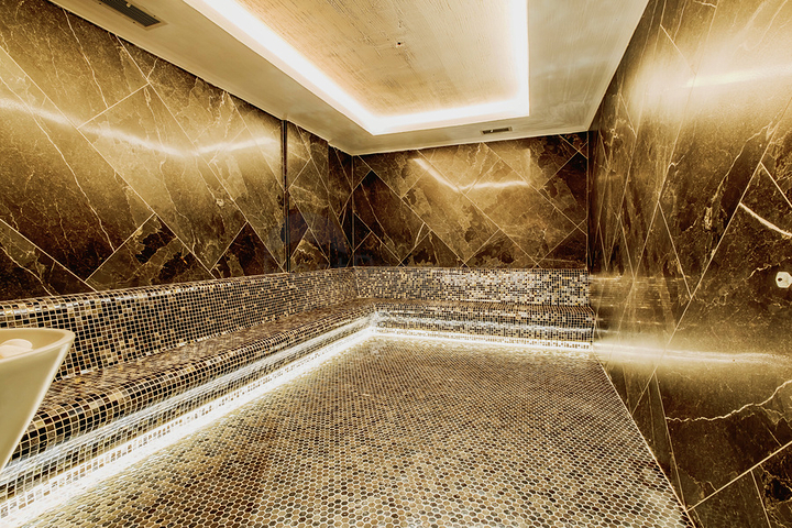 شقة حديثة مع حديقة على البحر في منطقة خلابة