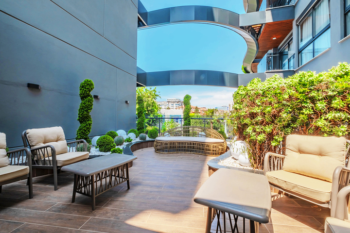 شقة حديثة مع حديقة على البحر في منطقة خلابة