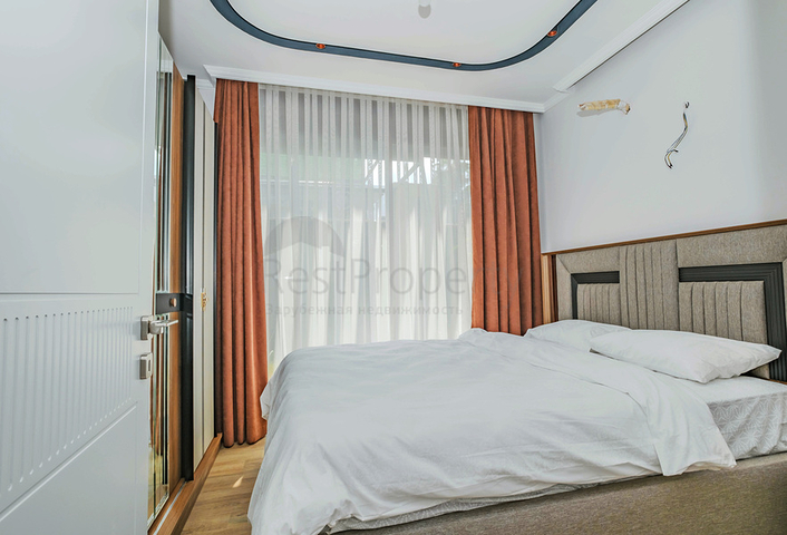 شقة حديثة مع حديقة على البحر في منطقة خلابة