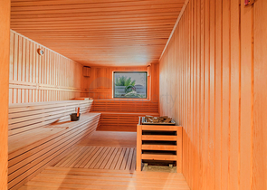 شقة حديثة مع حديقة على البحر في منطقة خلابة