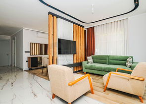 شقة حديثة مع حديقة على البحر في منطقة خلابة