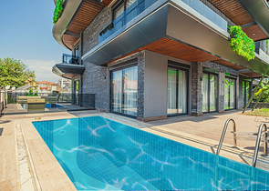 شقة حديثة مع حديقة على البحر في منطقة خلابة