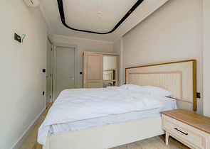 شقة حديثة مع حديقة على البحر في منطقة خلابة