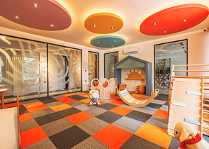 شقة حديثة مع حديقة على البحر في منطقة خلابة