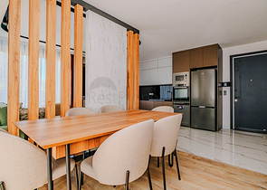 شقة حديثة مع حديقة على البحر في منطقة خلابة