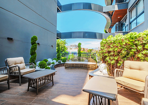 شقة حديثة مع حديقة على البحر في منطقة خلابة