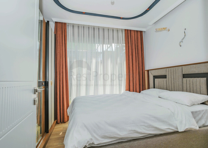 شقة حديثة مع حديقة على البحر في منطقة خلابة