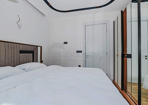 شقة حديثة مع حديقة على البحر في منطقة خلابة