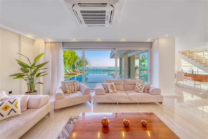 فيلا واسعة مع إطلالة بانورامية على البحر في الجزء الأوسط من ألانيا