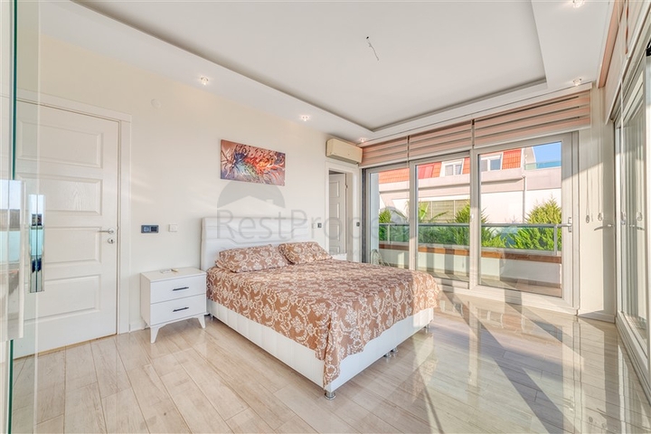 فيلا واسعة مع إطلالة بانورامية على البحر في الجزء الأوسط من ألانيا