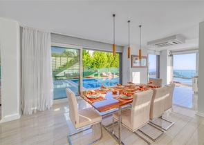 فيلا واسعة مع إطلالة بانورامية على البحر في الجزء الأوسط من ألانيا