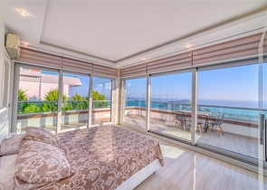 فيلا واسعة مع إطلالة بانورامية على البحر في الجزء الأوسط من ألانيا