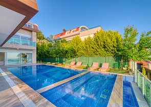 فيلا واسعة مع إطلالة بانورامية على البحر في الجزء الأوسط من ألانيا