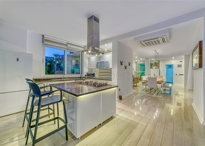 فيلا واسعة مع إطلالة بانورامية على البحر في الجزء الأوسط من ألانيا