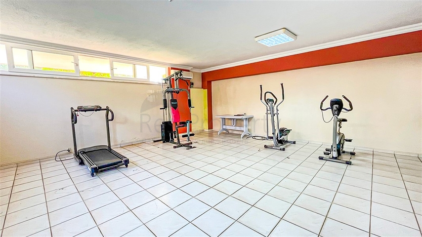 شقة فسيحة مع موقع مناسب في قلب أوبا