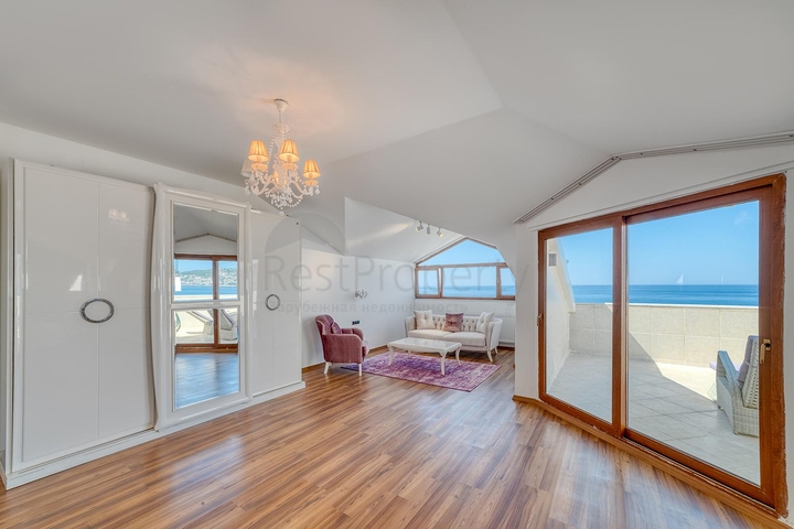 بنتهاوس واسع على البحر مع إطلالة وراحة 