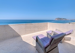 بنتهاوس واسع على البحر مع إطلالة وراحة 