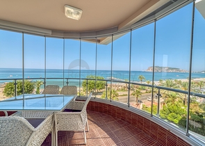 بنتهاوس واسع على البحر مع إطلالة وراحة 