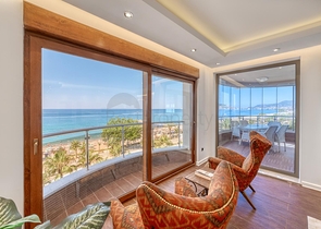 بنتهاوس واسع على البحر مع إطلالة وراحة 